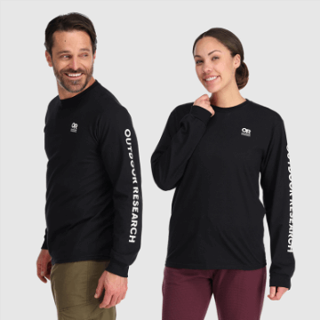 Ulkoilututkimus Tai Lockup Rinnassa Logo L/s Tee Musta/valkoinen